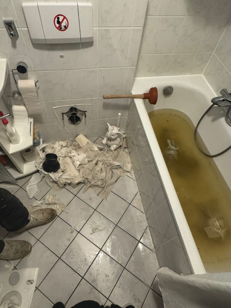 Verstopfte Badewanne in Frankfurt – Schnelle und Effektive Lösung2